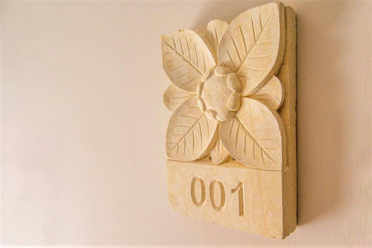 Zahara Beach & Spa By Qhotels - Adults Recommended Zahara de los Atunes Exterior photo A carved stone house number
